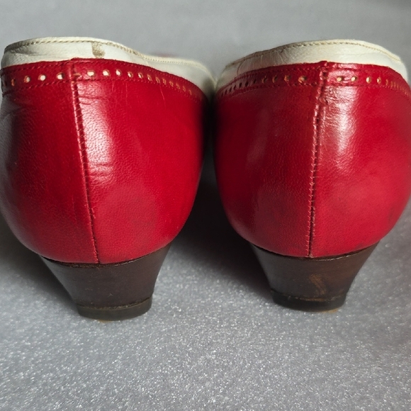 Bally Red and Cream Leather Scalloped Toe Ballet Flats - Picture 10 of 14